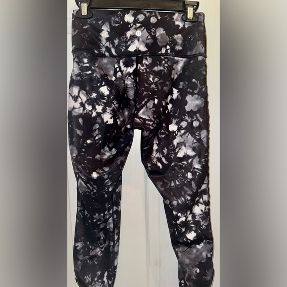 Lululemon Grey and Black Activewear Leggings Pants with Mesh Ruching Size 6 - Picture 3 of 7